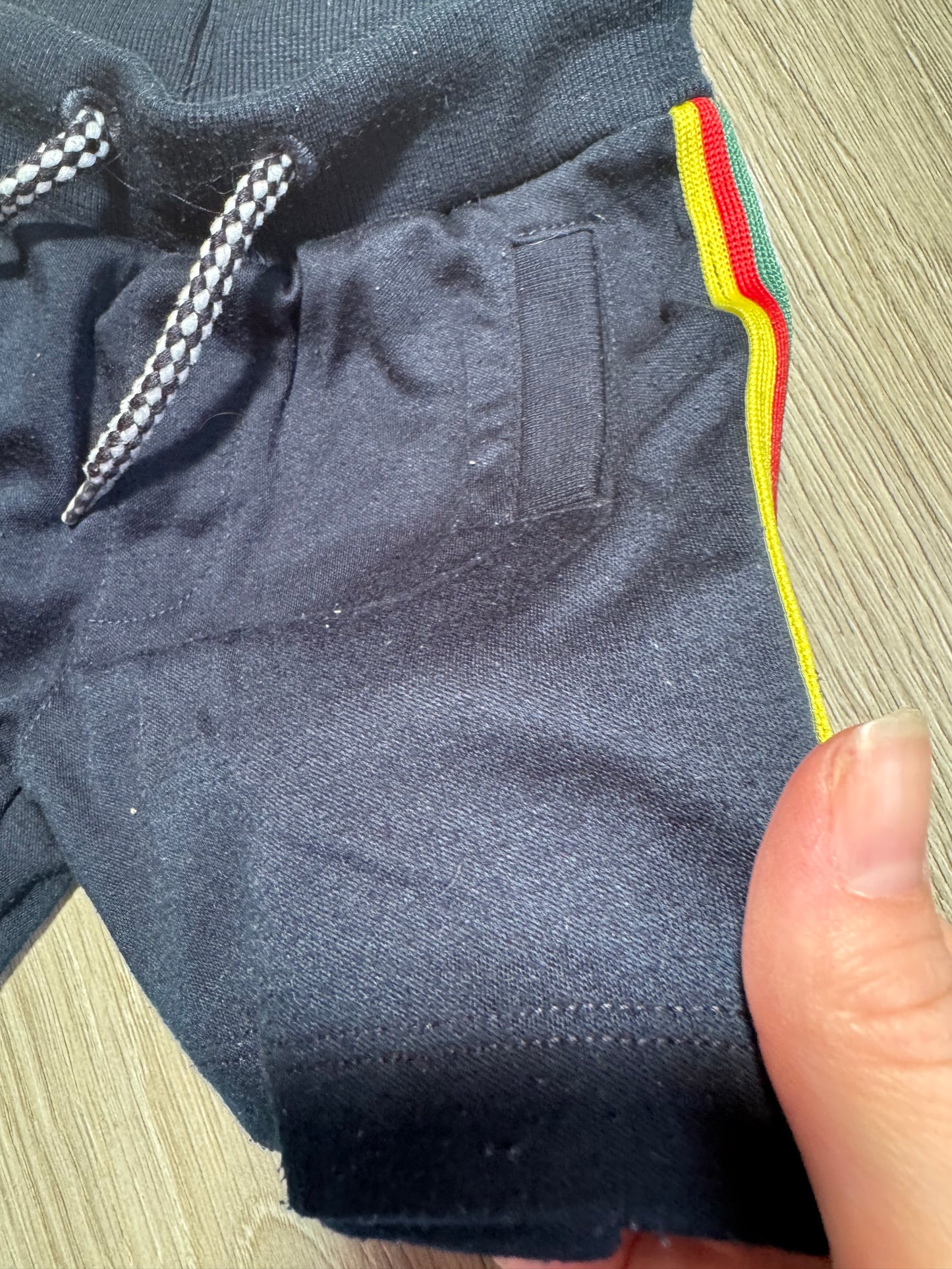 Feetje korte broek maat 80