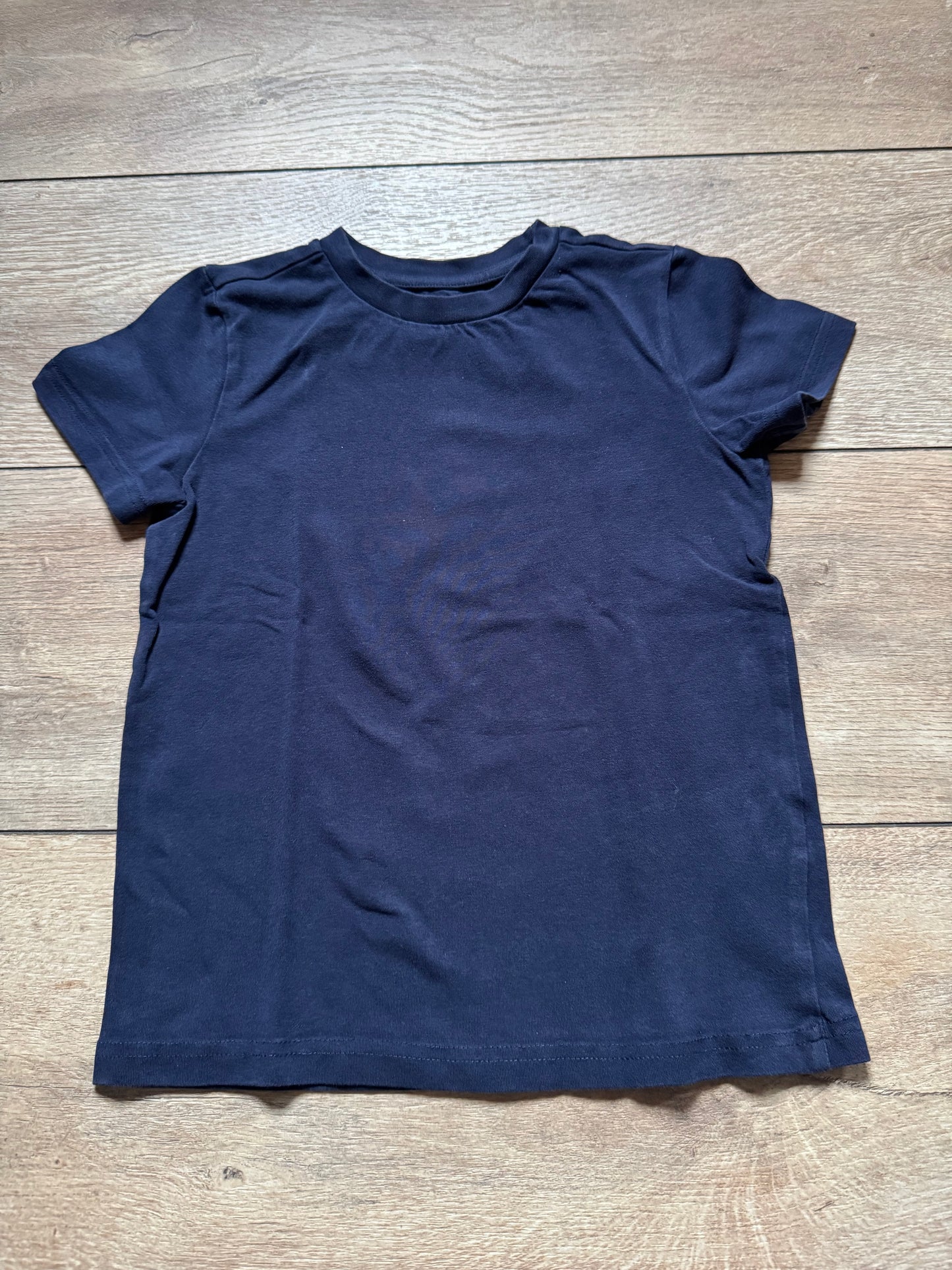 HEMA tshirt maat 122/128
