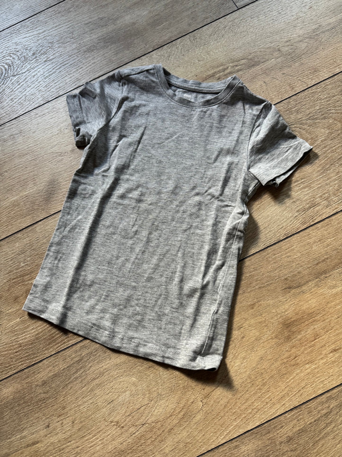 HEMA tshirt maat 110/116