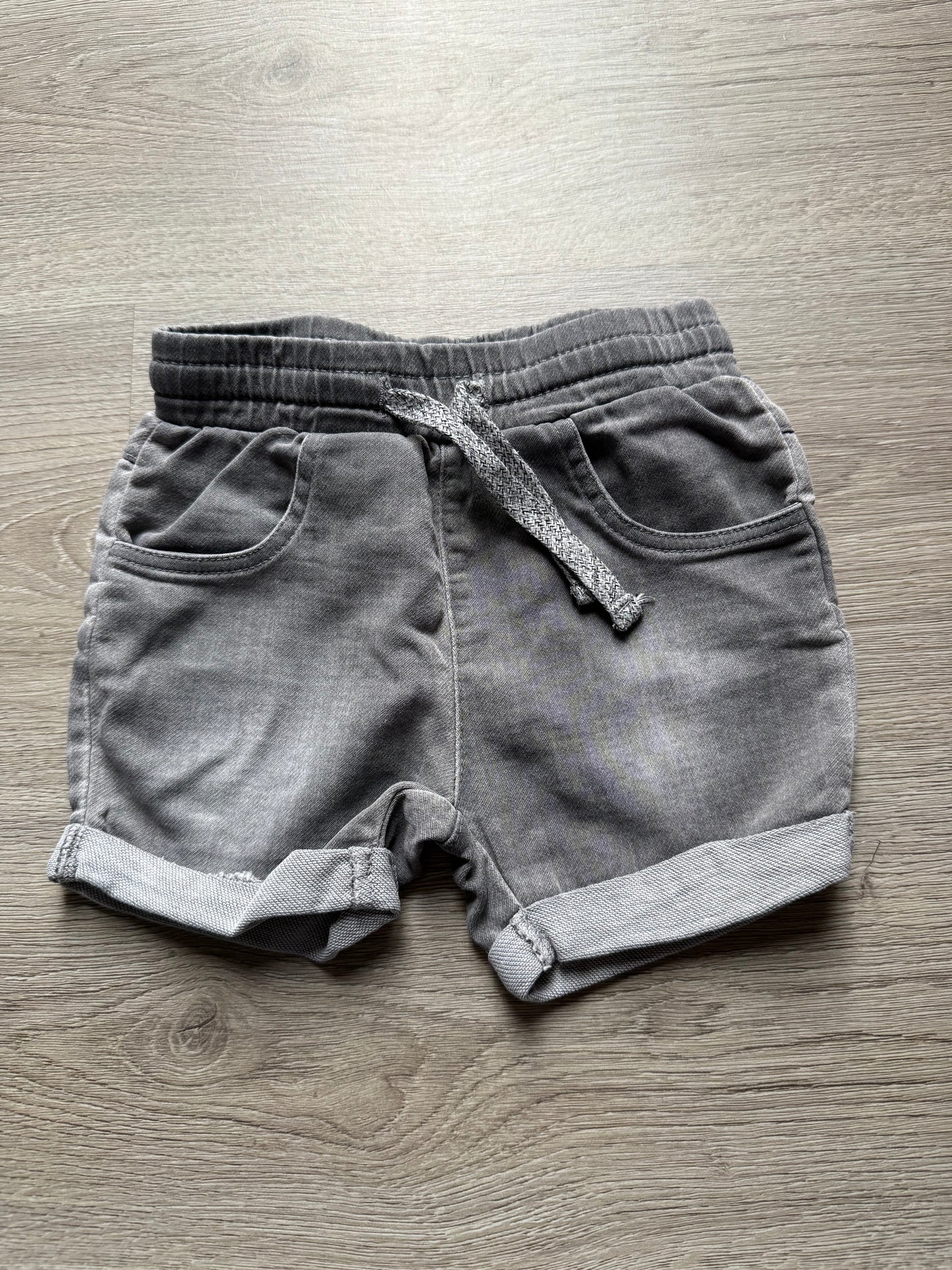 Prenatal korte broek maat 74