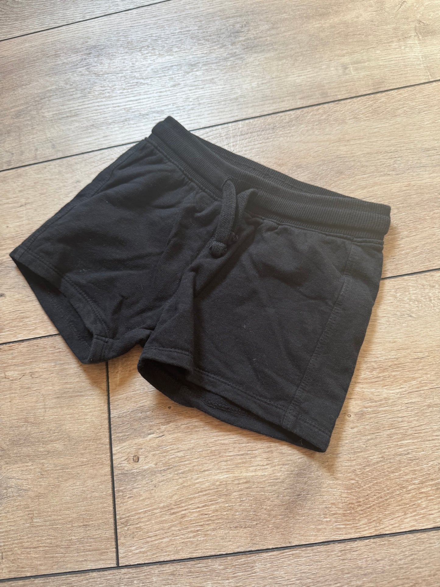 HEMA korte broek maat 86
