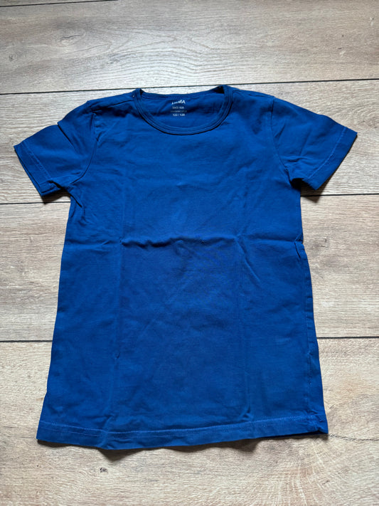 HEMA tshirt maat 122/128