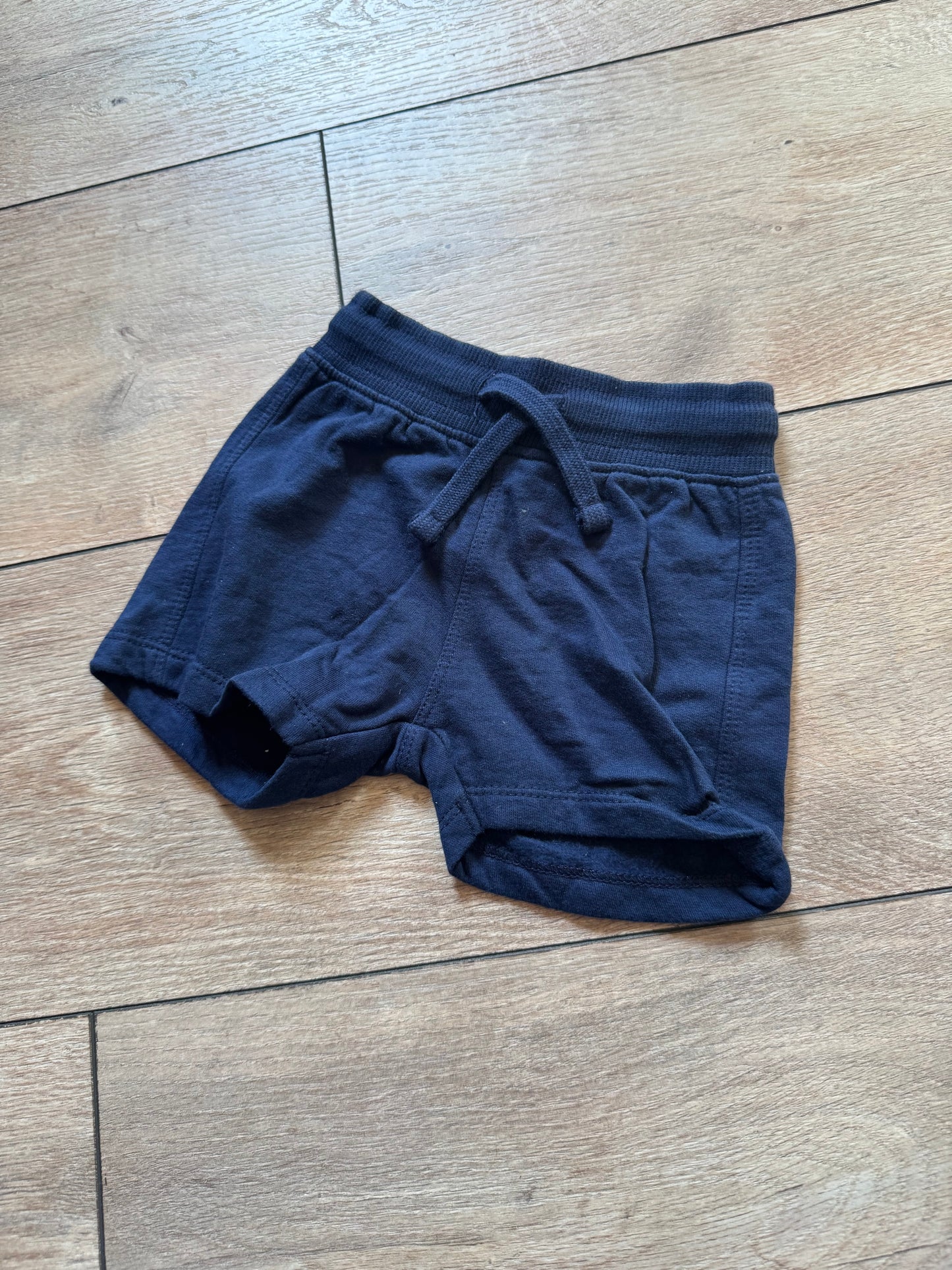 HEMA korte broek maat 68