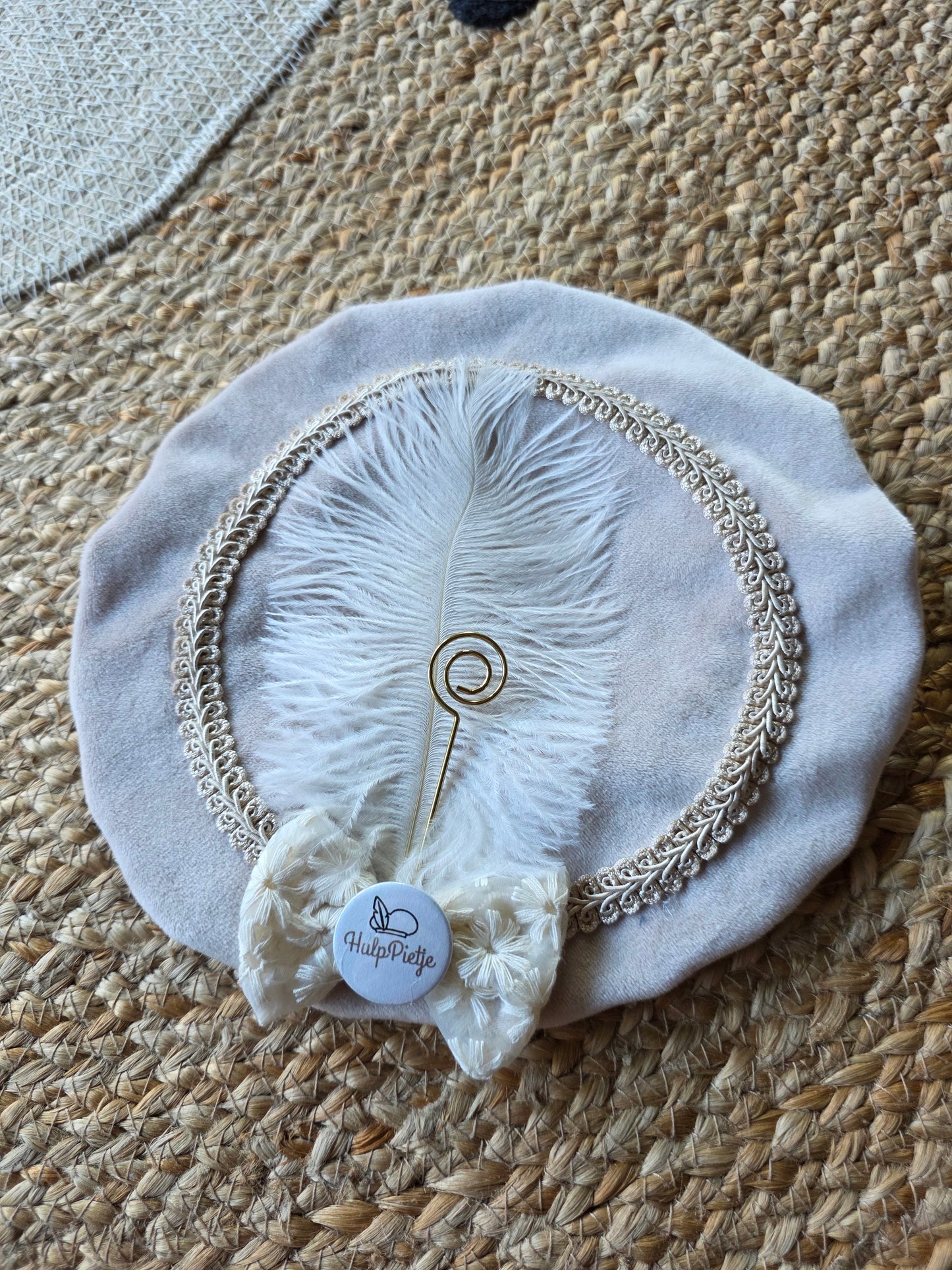 Luxe pietenmuts - Beige velvet - Strik