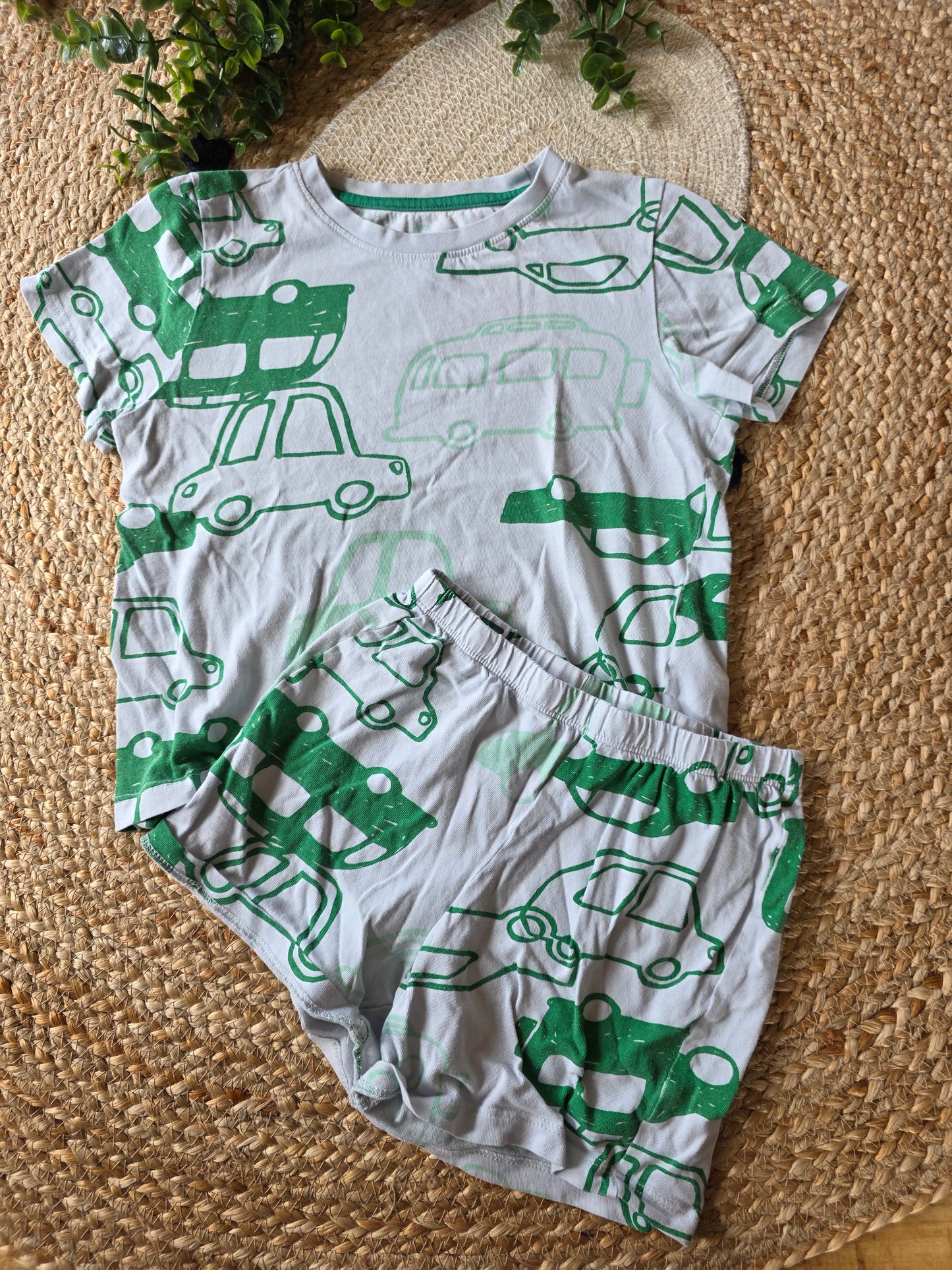 Hema pyjama maat 110-116 -K205