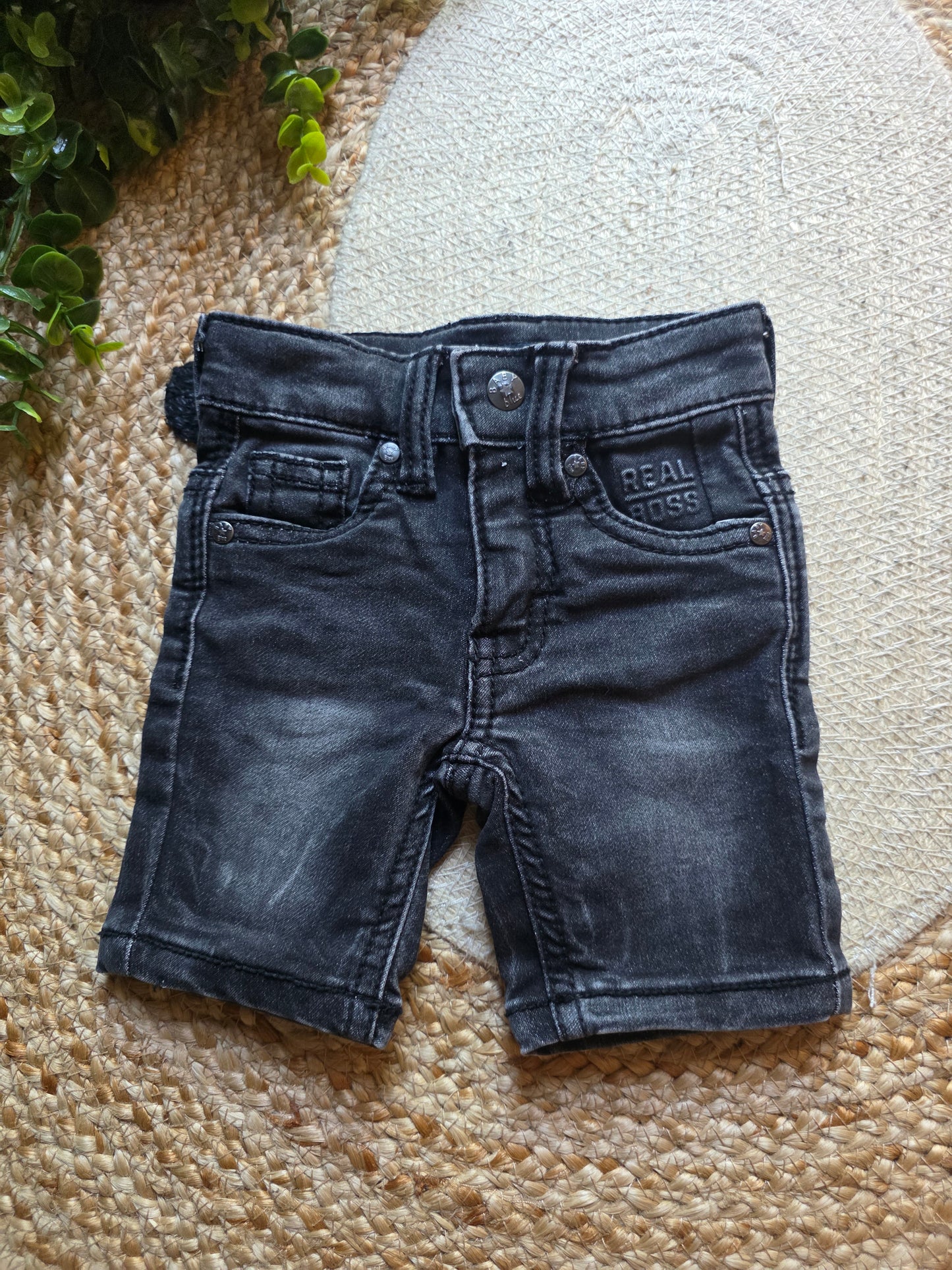 Baby blue korte broek maat 68 -K216
