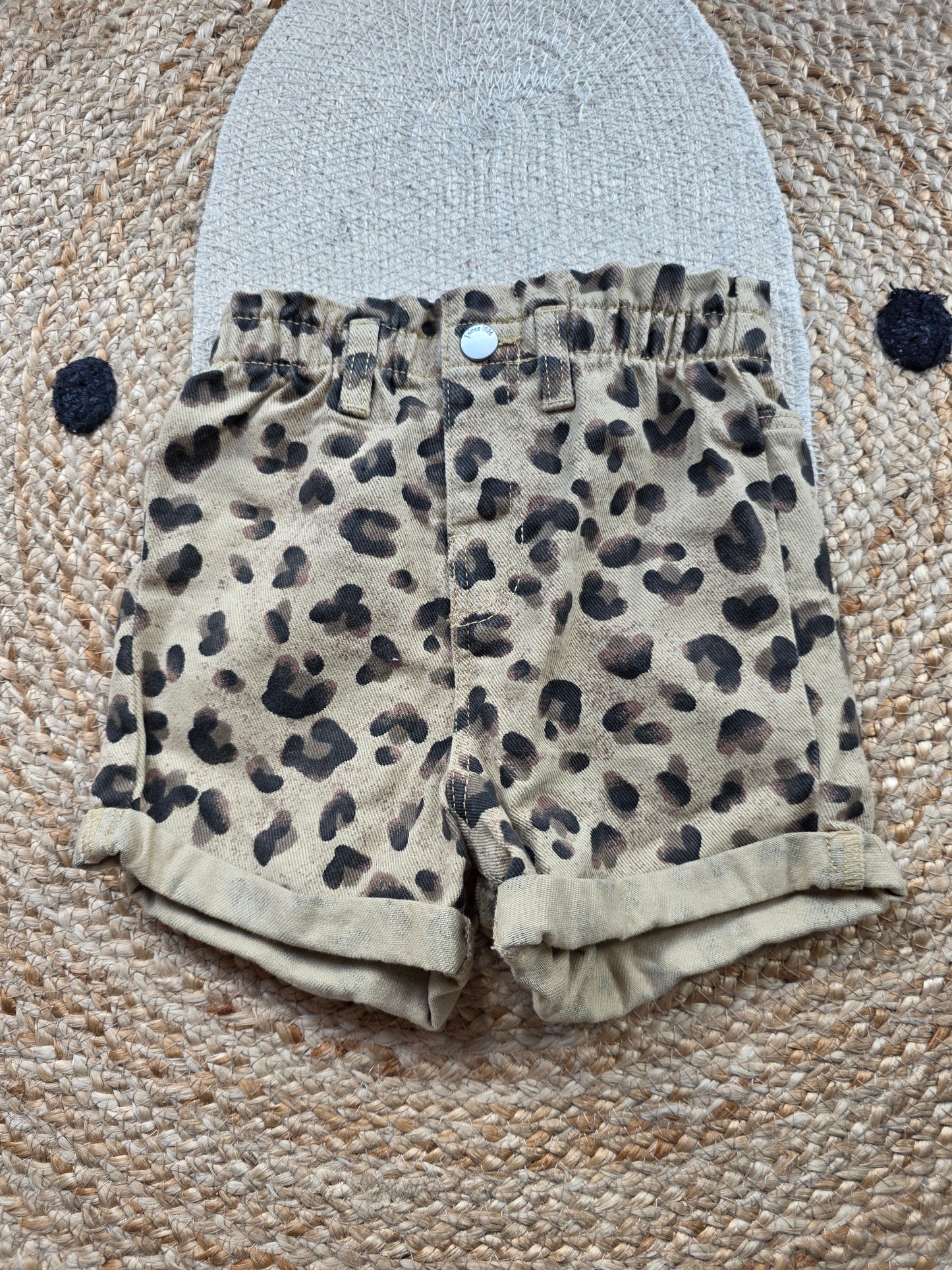Hema korte broek maat 92