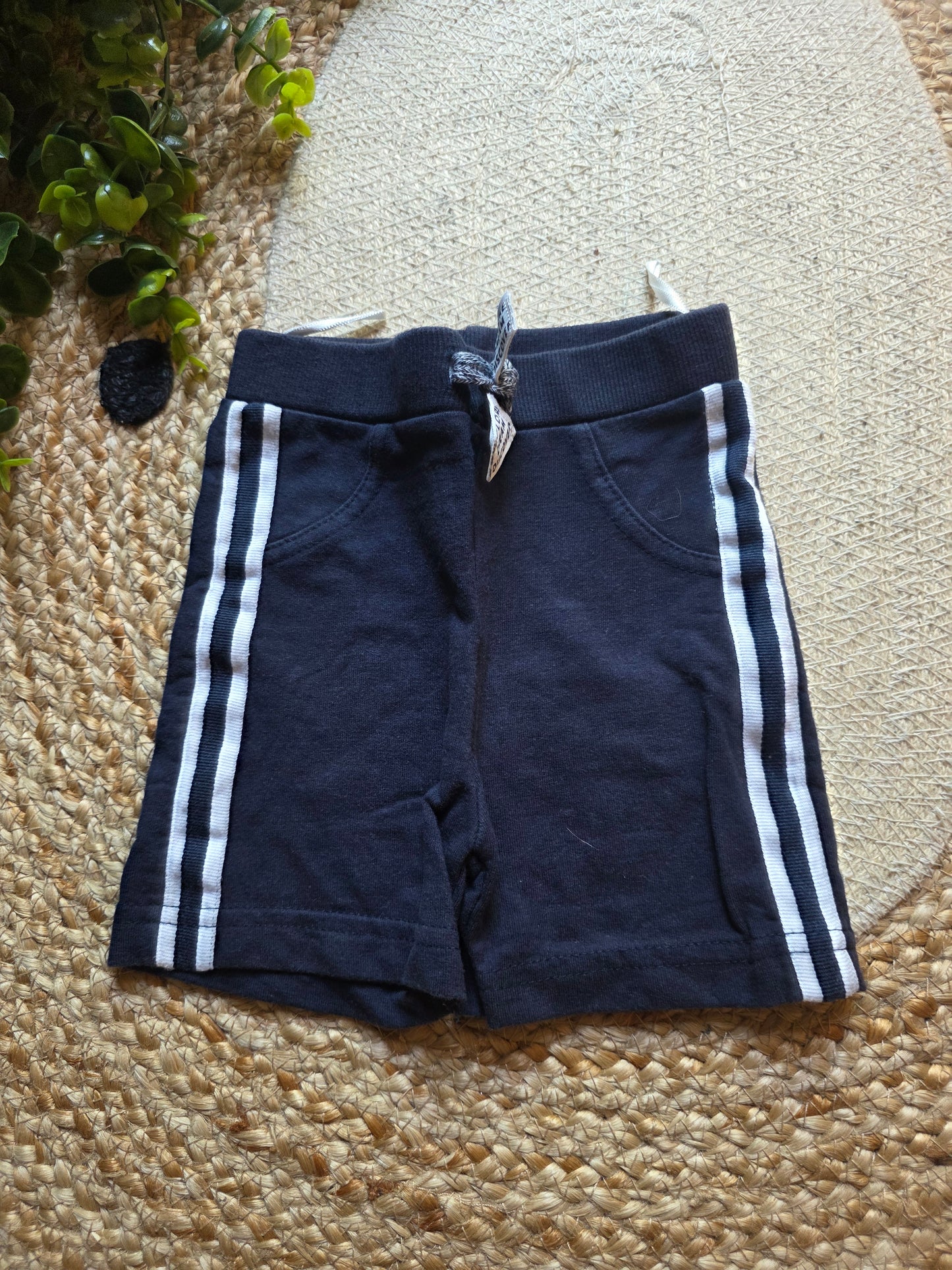 Dirkje korte broek maat 68 -K216