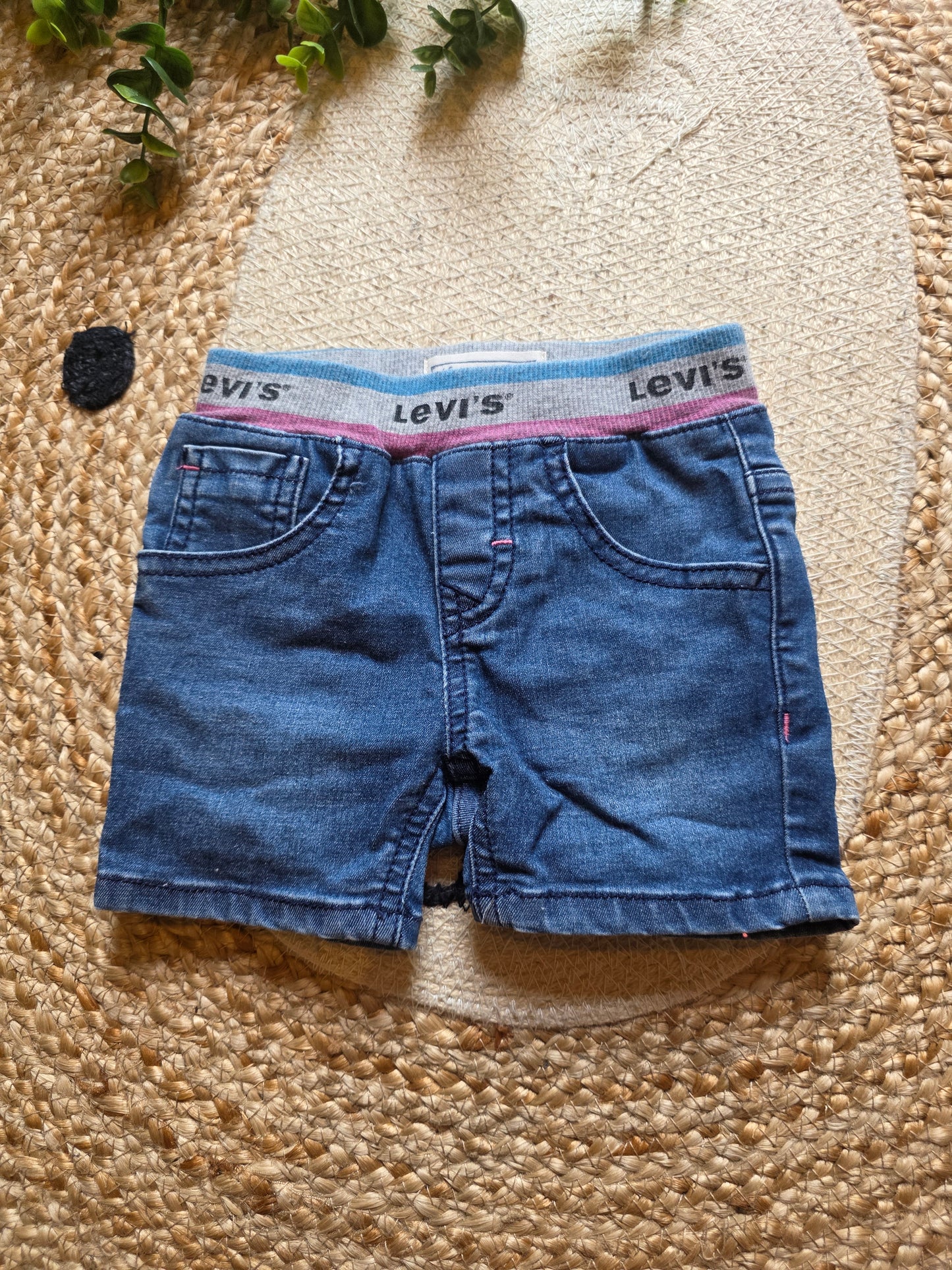 Levis korte broek maat 9M -K217