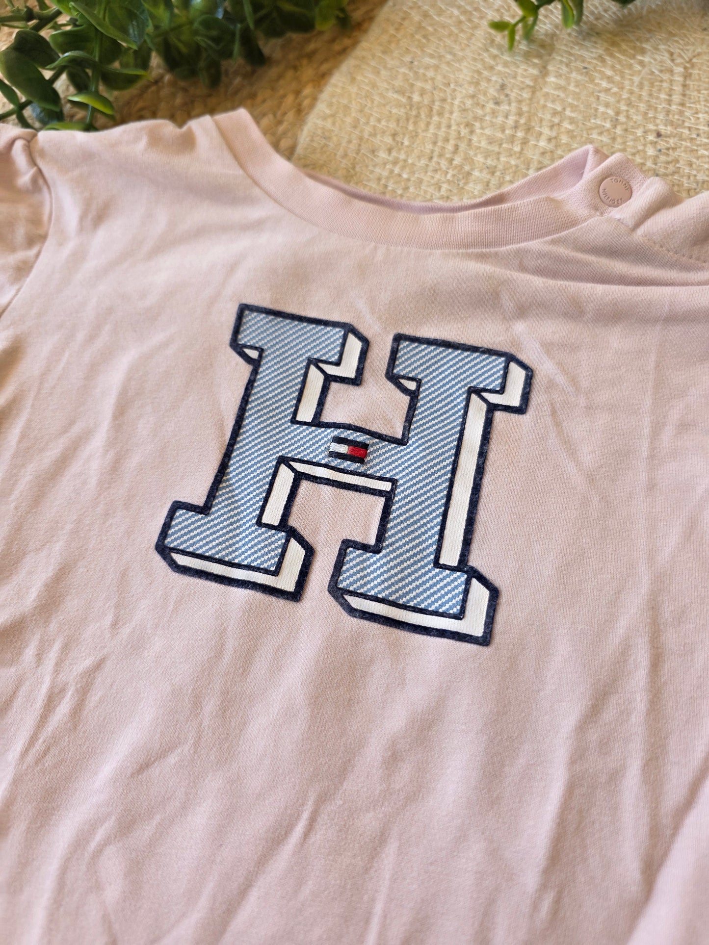 Tommy hilfiger tshirt maat 86 -K209
