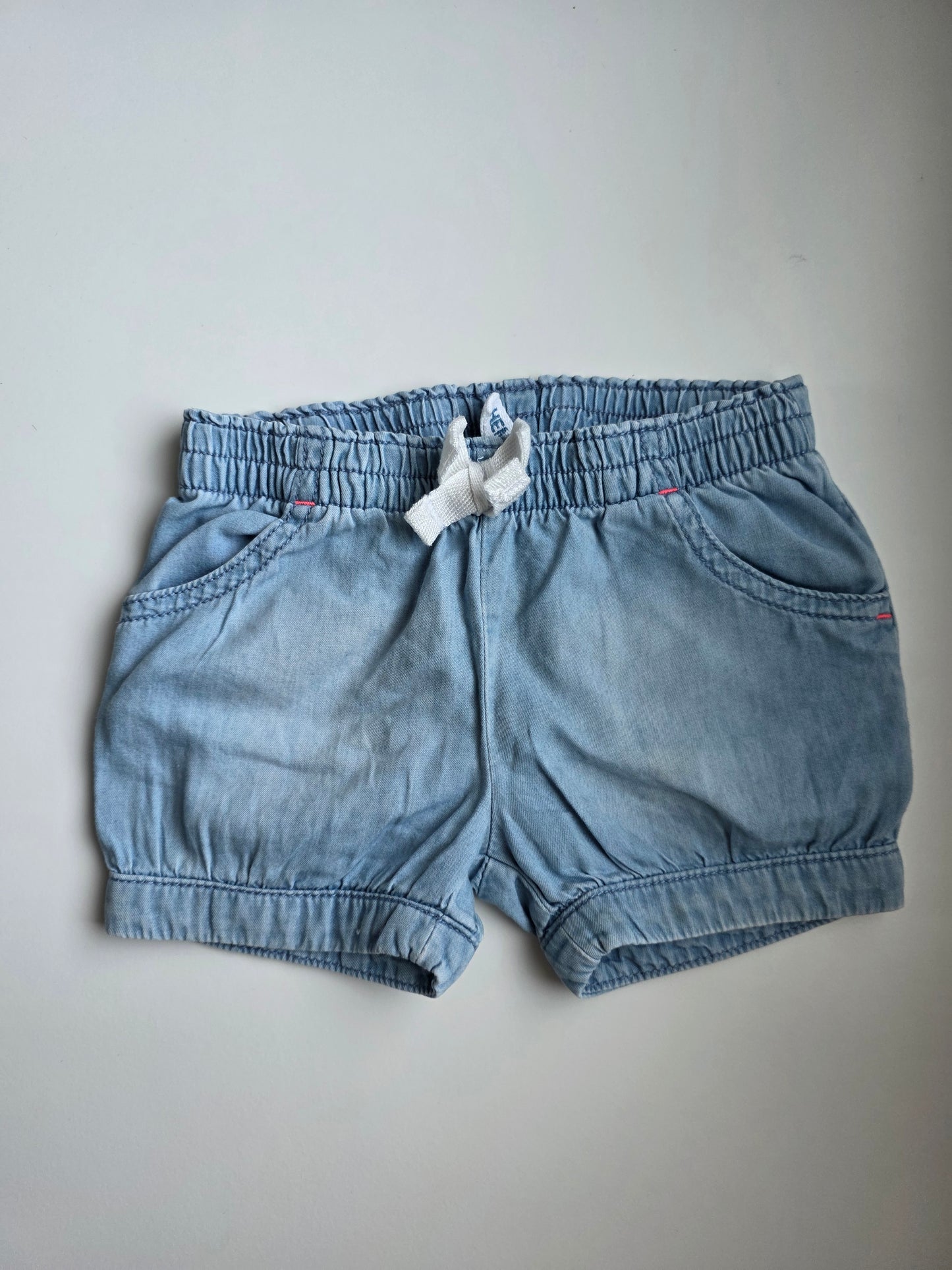 Hema korte broek maat 80