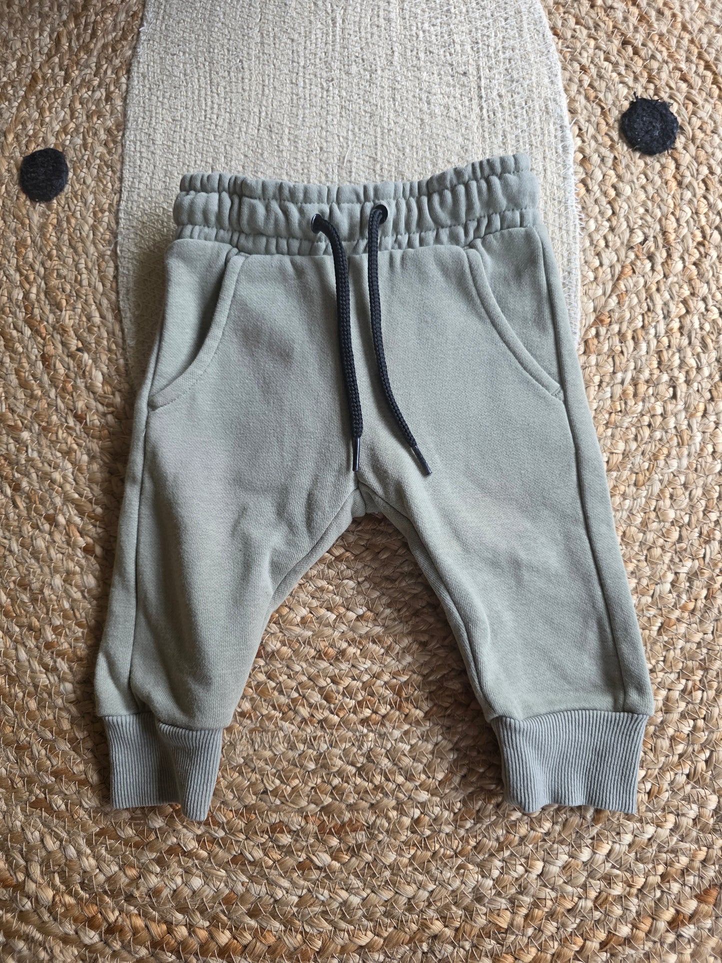 Hema broekje maat 62