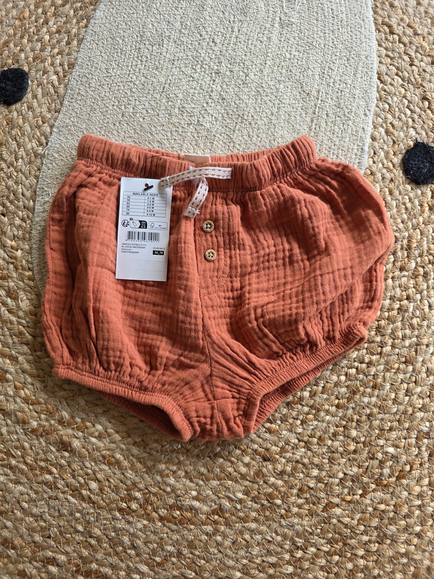 Hema korte broek maat 74