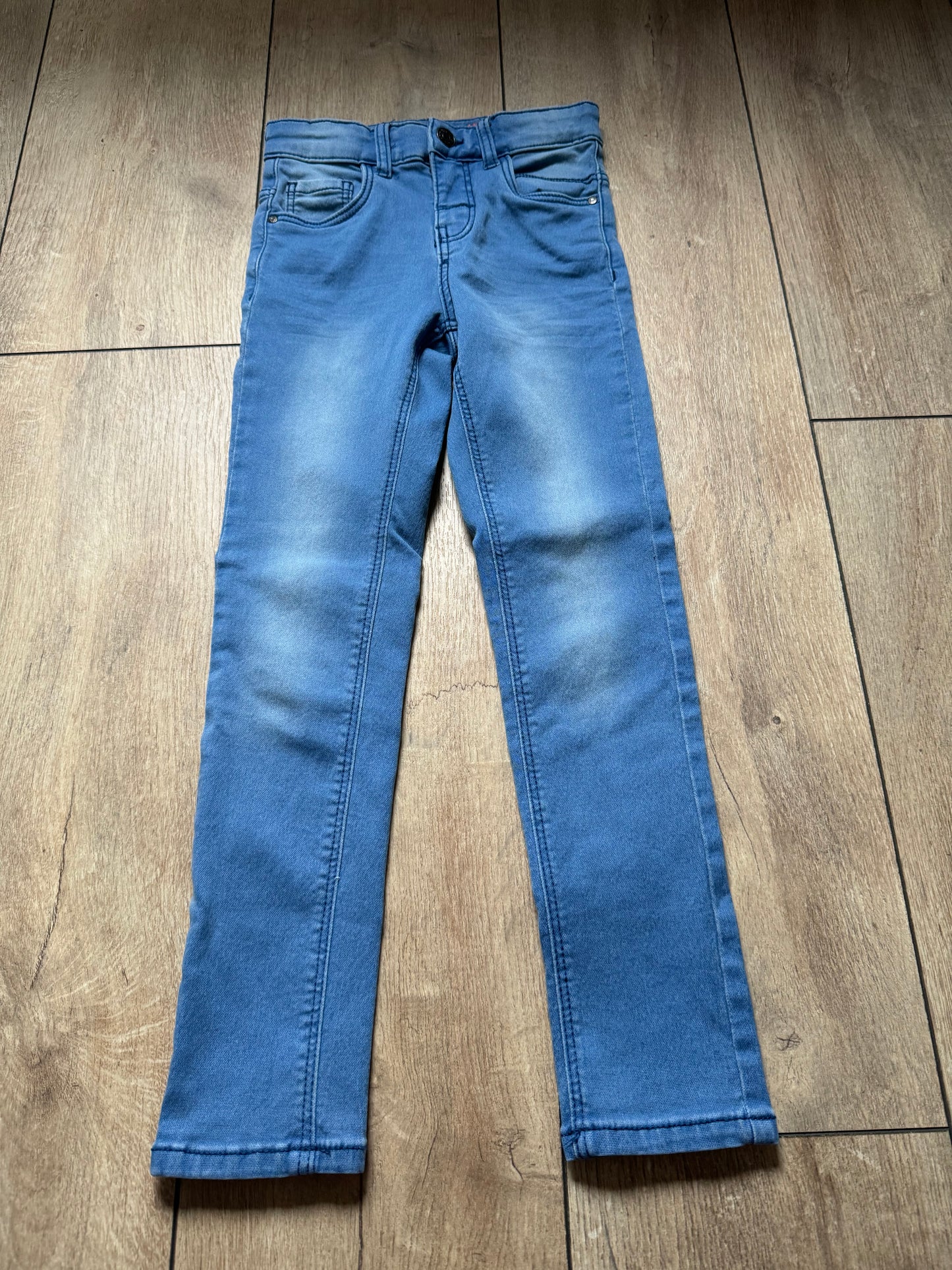 HEMA jeans maat 122 lichtblauw