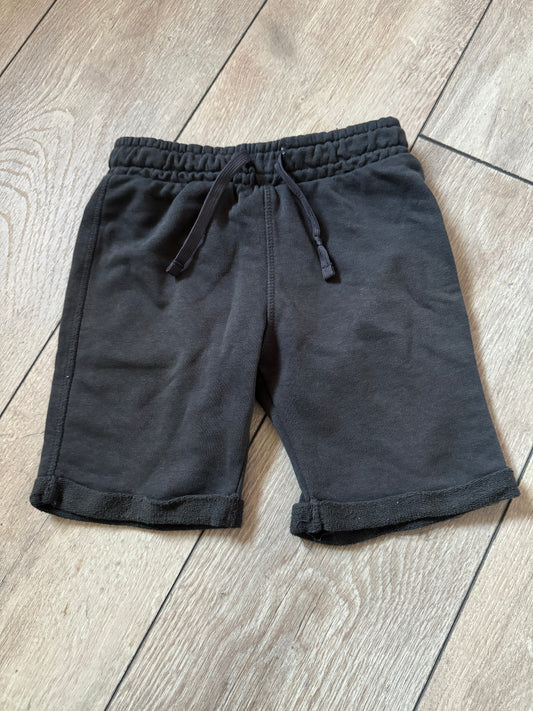 HEMA korte broek maat 110/116