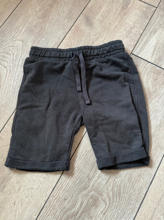 HEMA korte broek maat 110/116