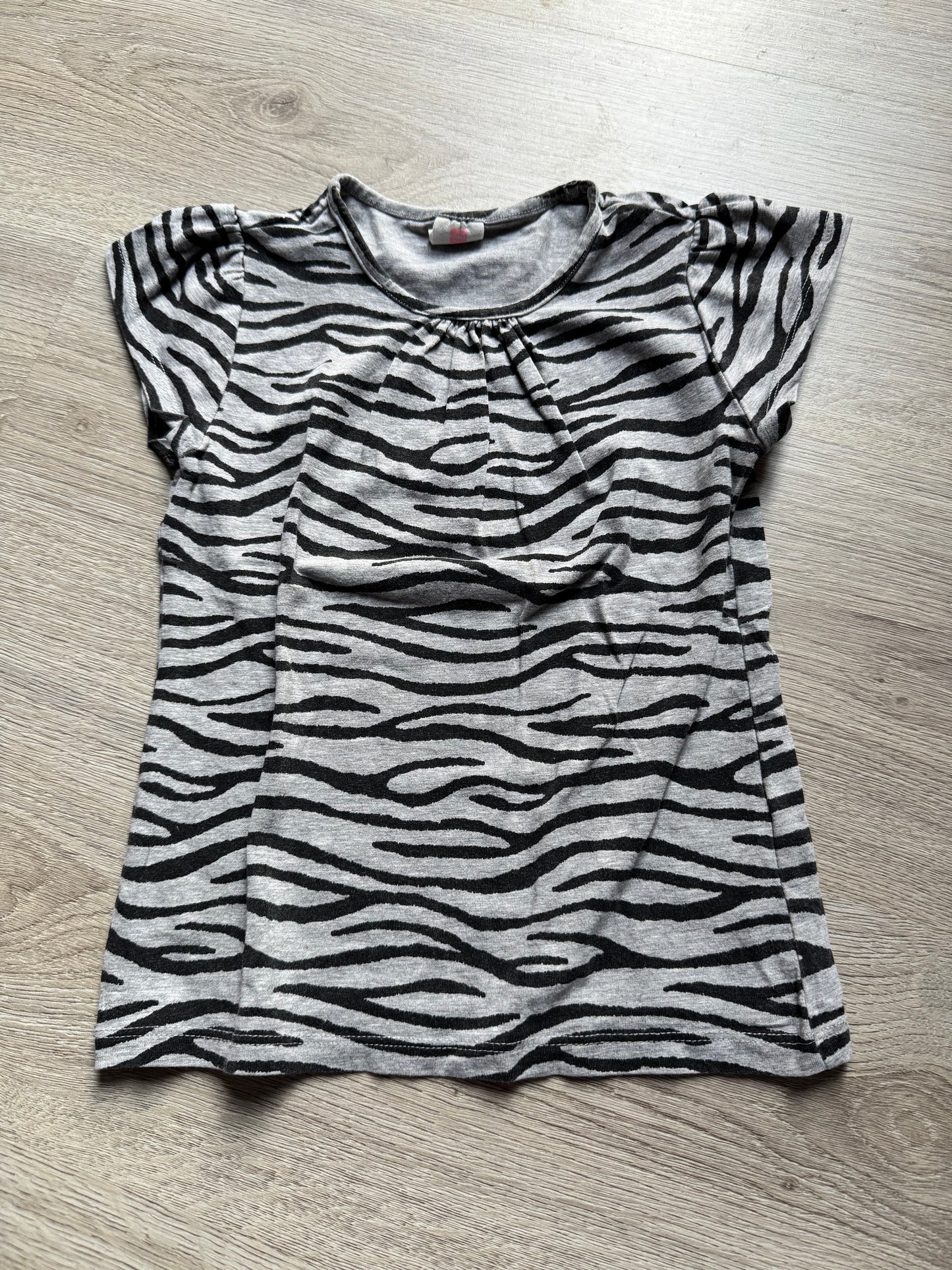 HEMA tshirt maat 110/116