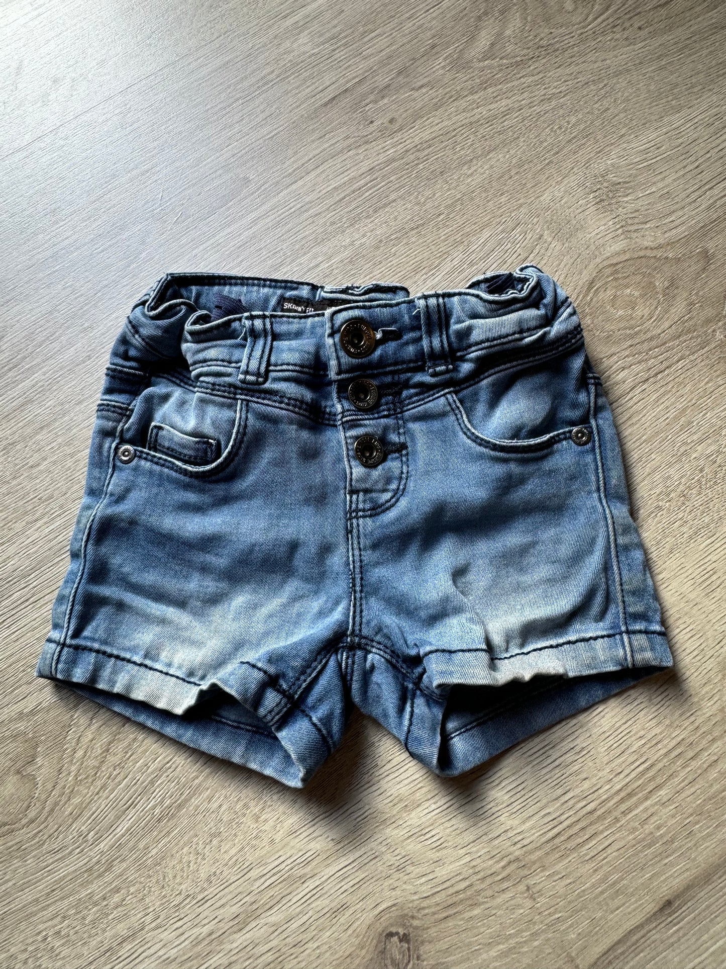 Kids korte broek maat 110