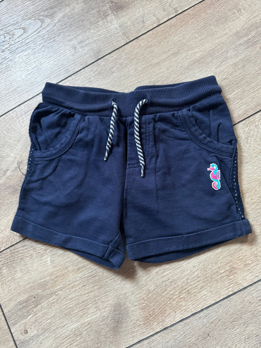 Korte broek maat 104/110