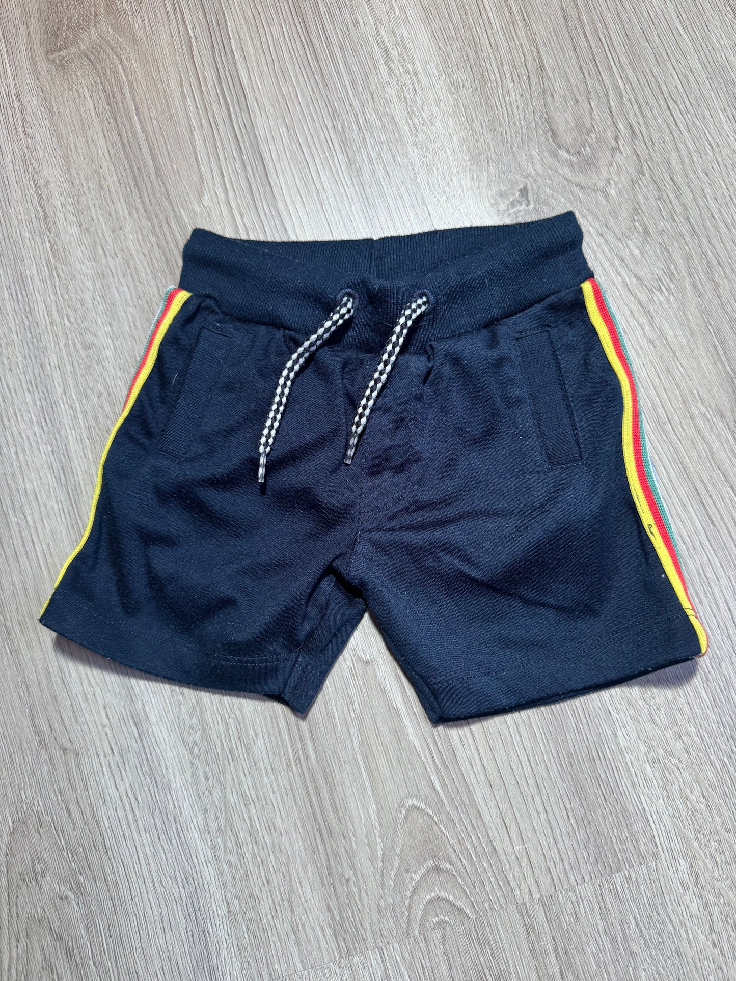 Feetje korte broek maat 80