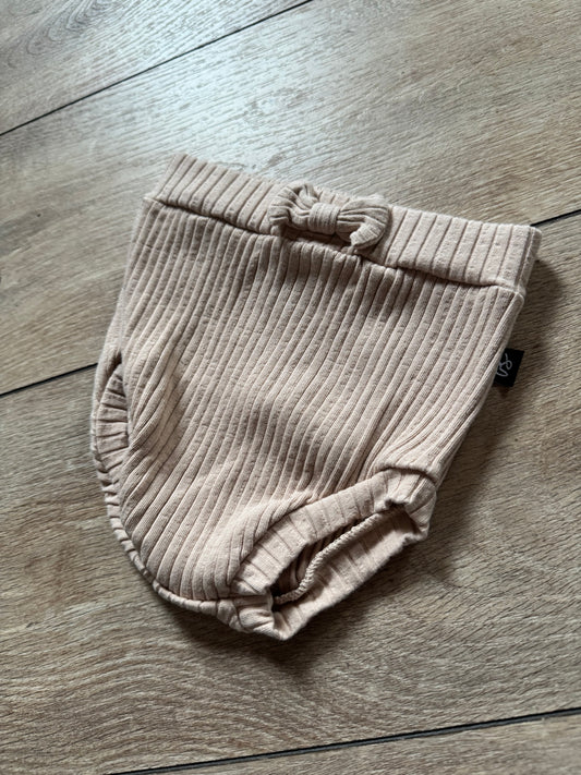 Babystyling korte broek maat 74/80