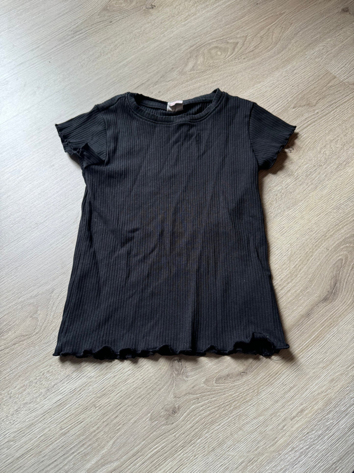 HEMA t-shirt maat 110/116