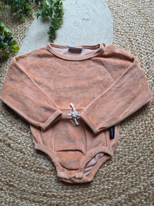 Daily brat body maart 6-9M -K225