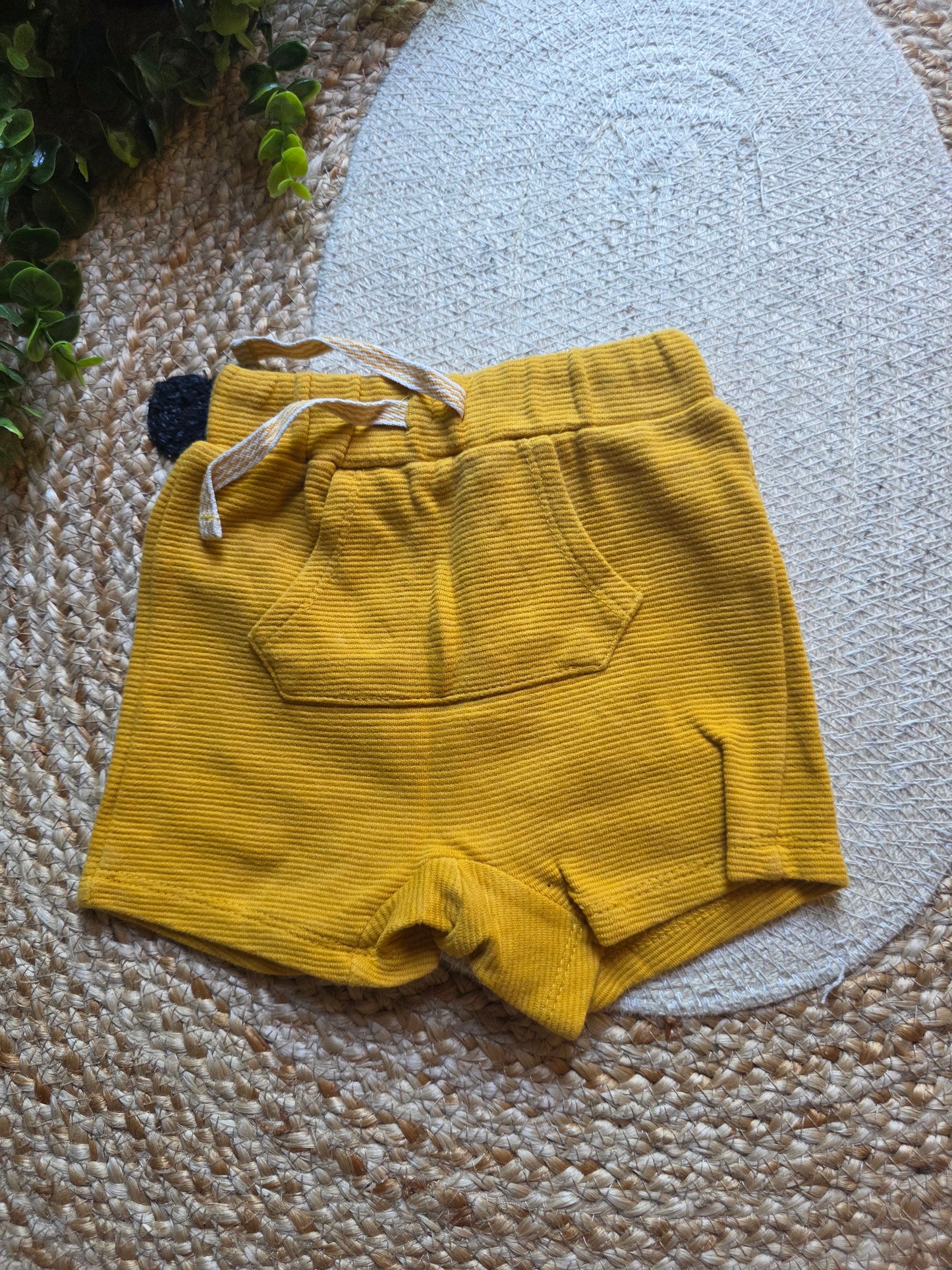 Hema korte broek maat 74 -K216