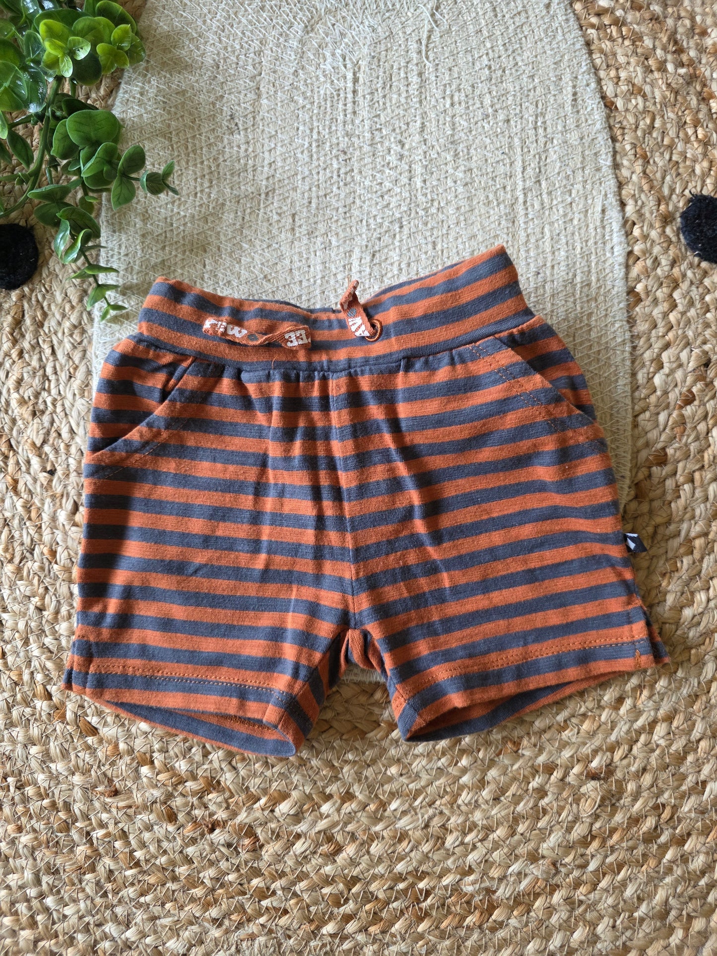 Feetje korte broek maat 56 -K210