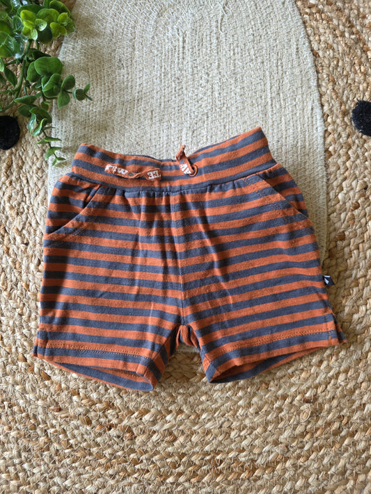 Feetje korte broek maat 56 -K210