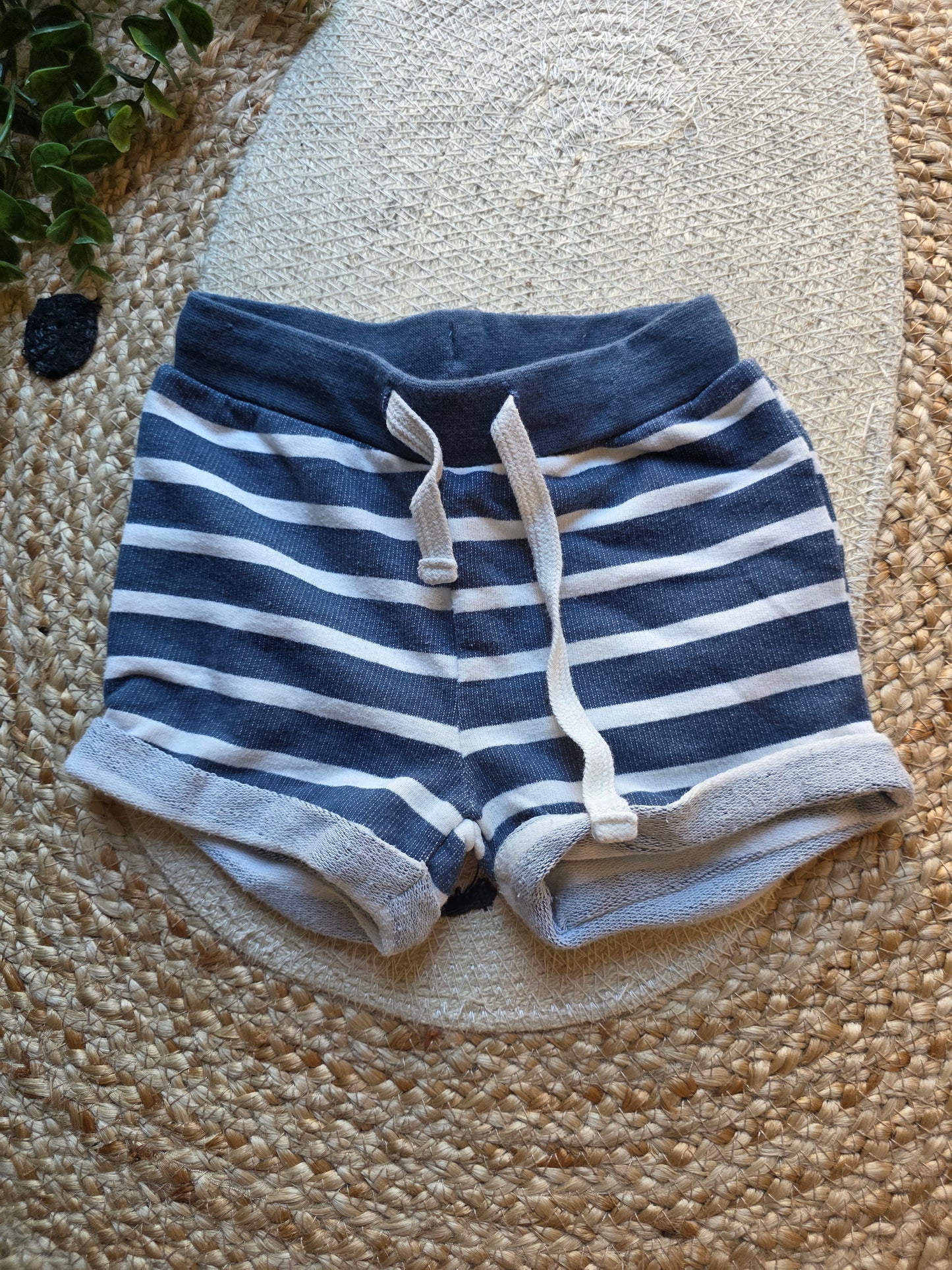 Hema korte broek maat 74 -K221