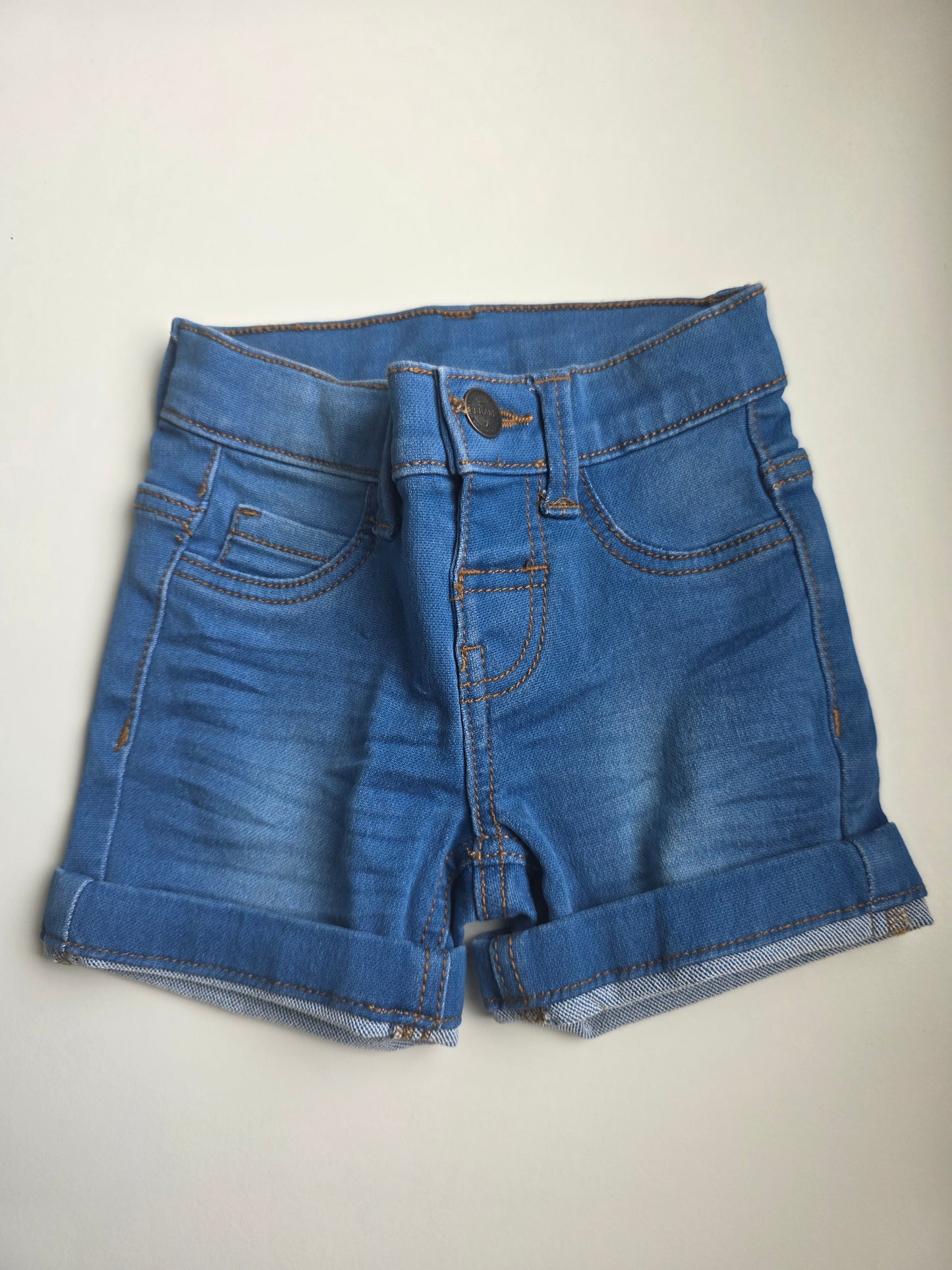 Hema korte broek maat 62