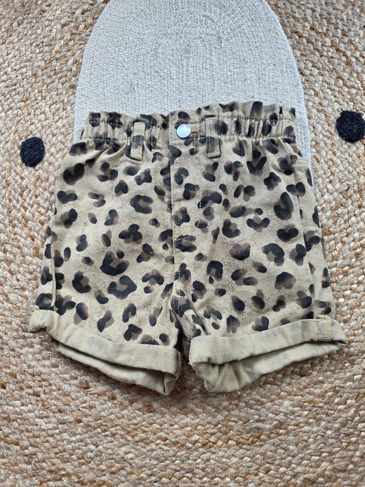 Hema korte broek maat 92