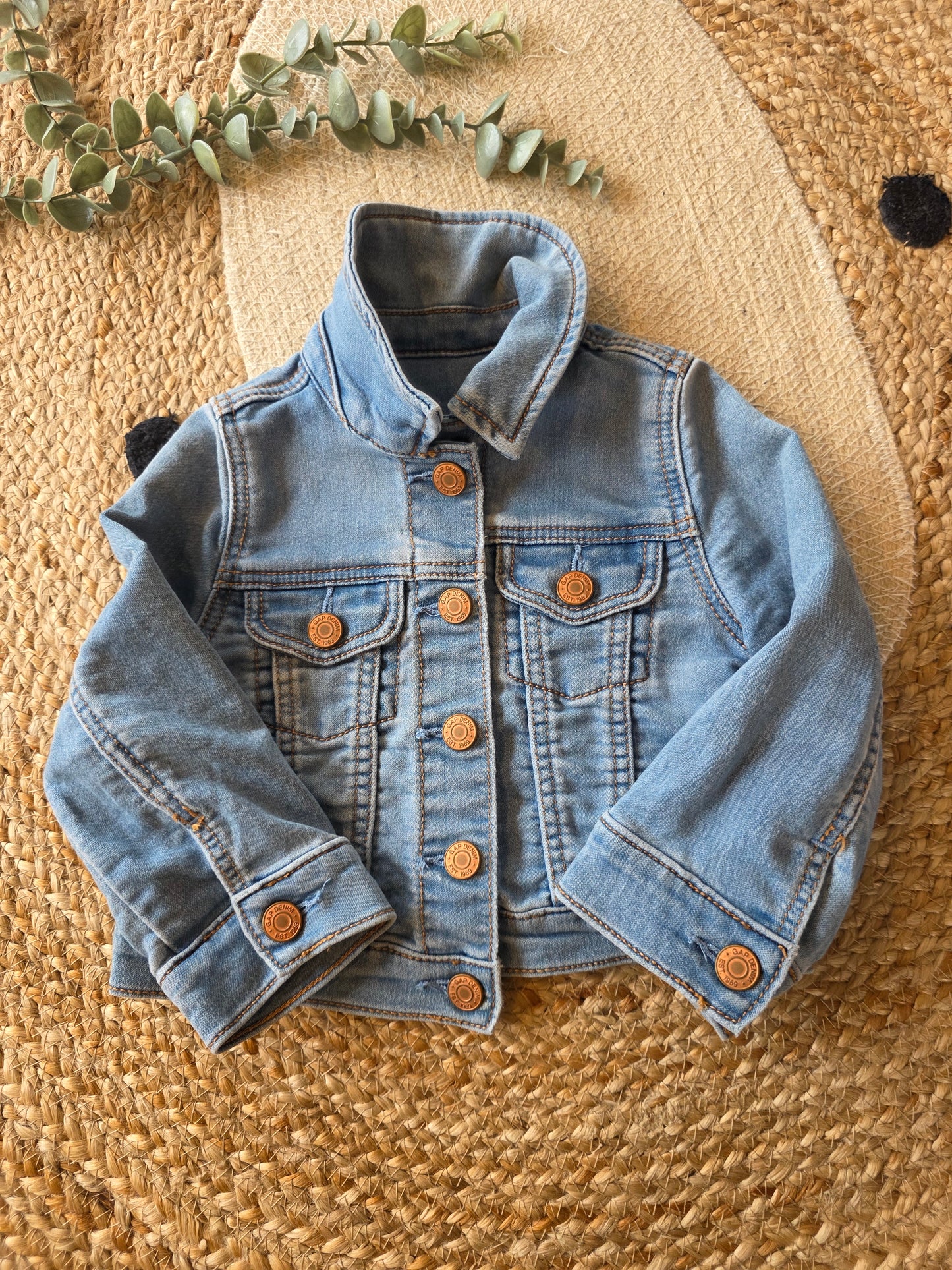 Gap spijkerjasje maat 12-18 M