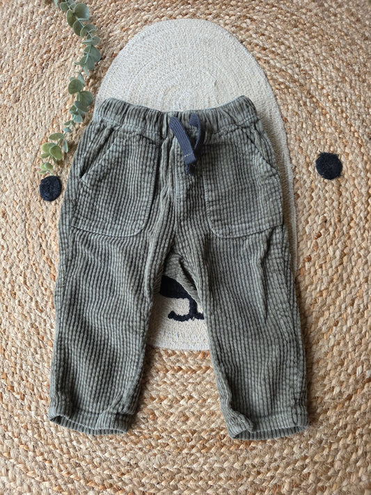 Hema broekje maat 74