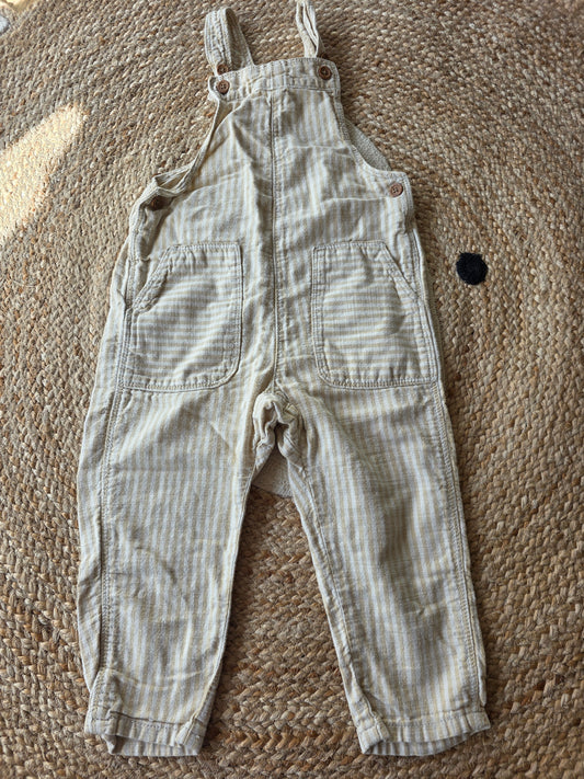 Hema tuinbroek maat 98