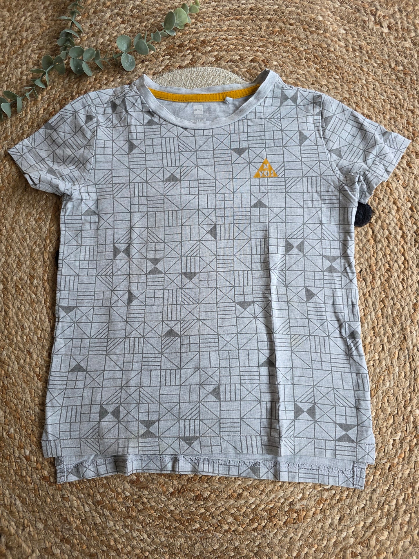 Hema tshirt maat 122/128