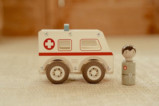 Little Dutch houten Ambulance