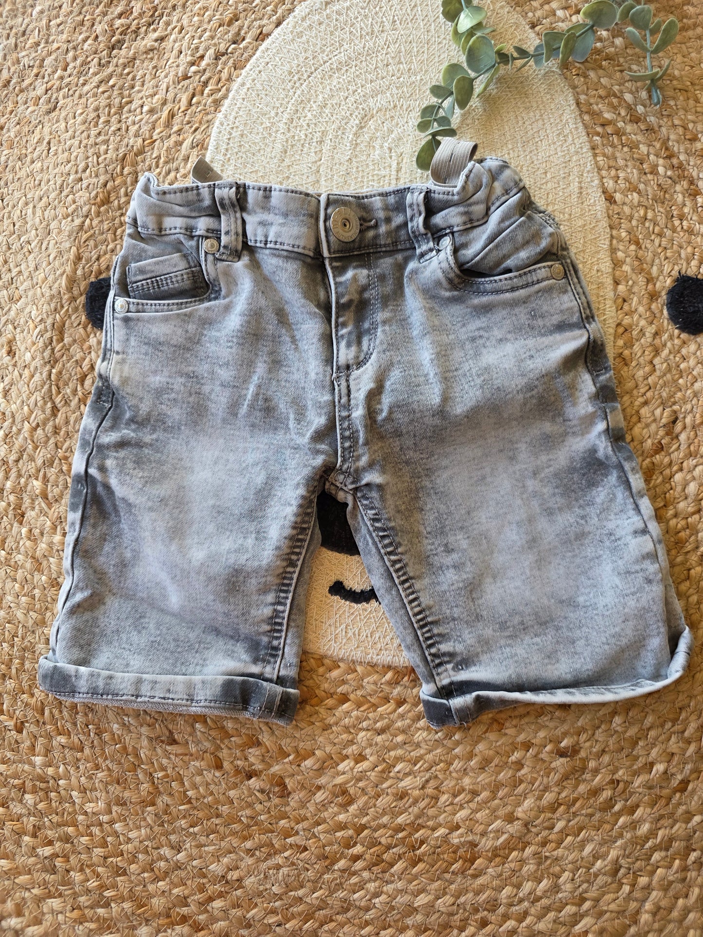 Authentic korte broek maat 98