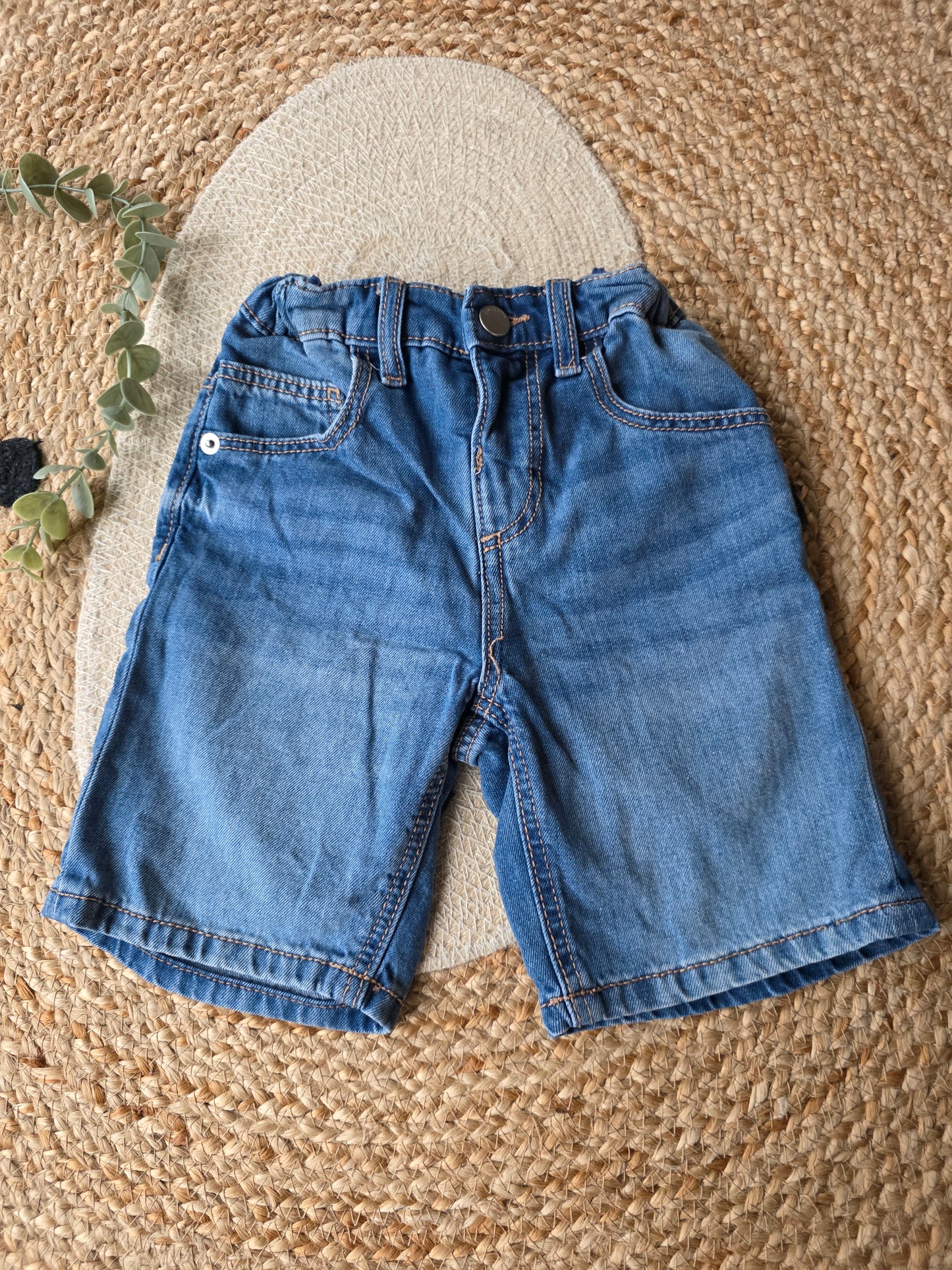 Hema korte broek maat 92