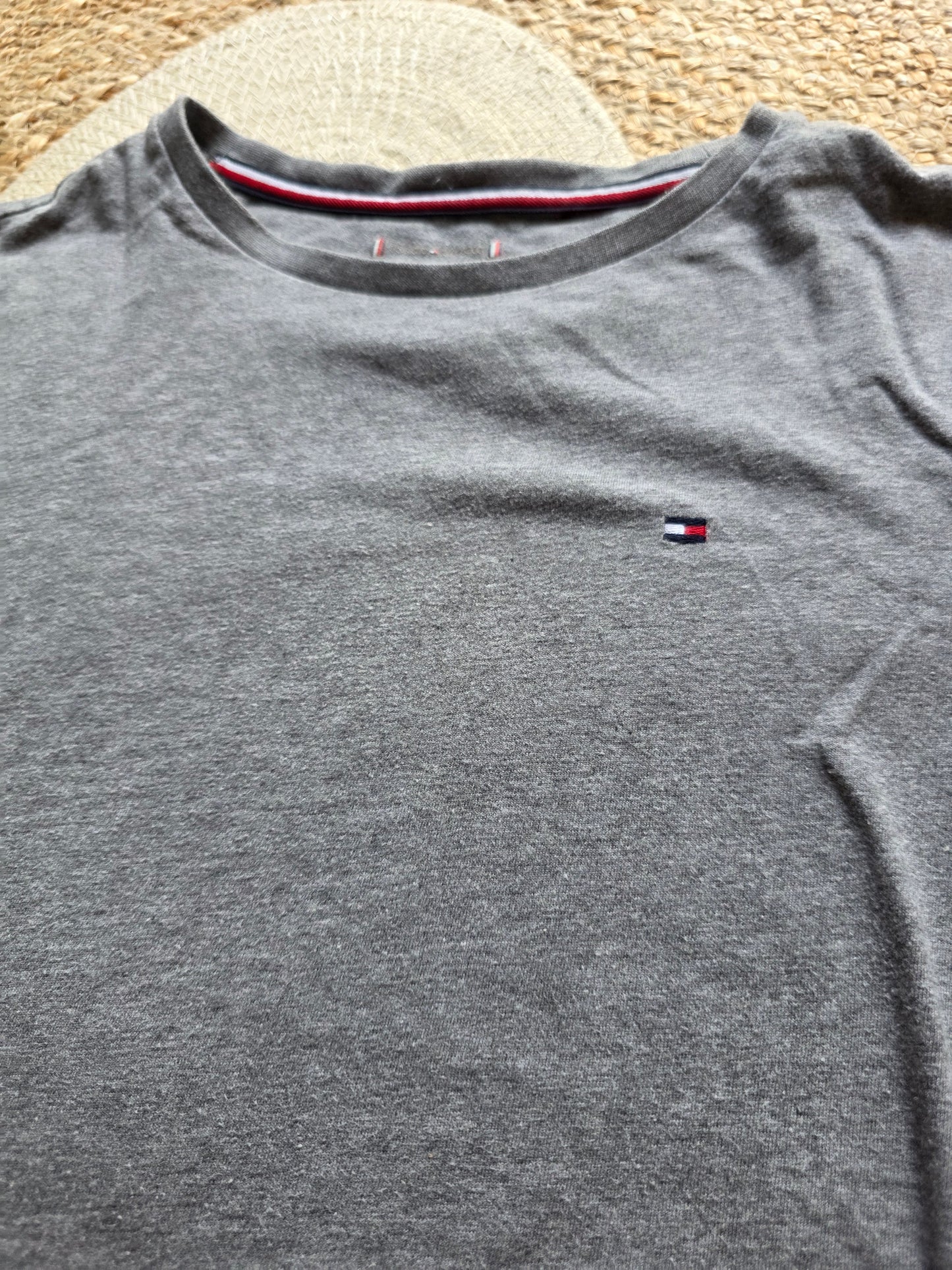Tommy Hilfiger tshirt maat 8-10 Y -K219