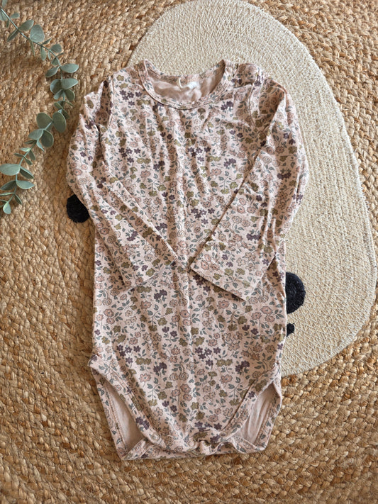 Quincy mae body maat 12-18 M