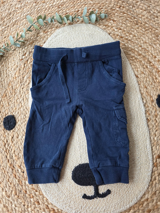 Feetje broekje maat 68