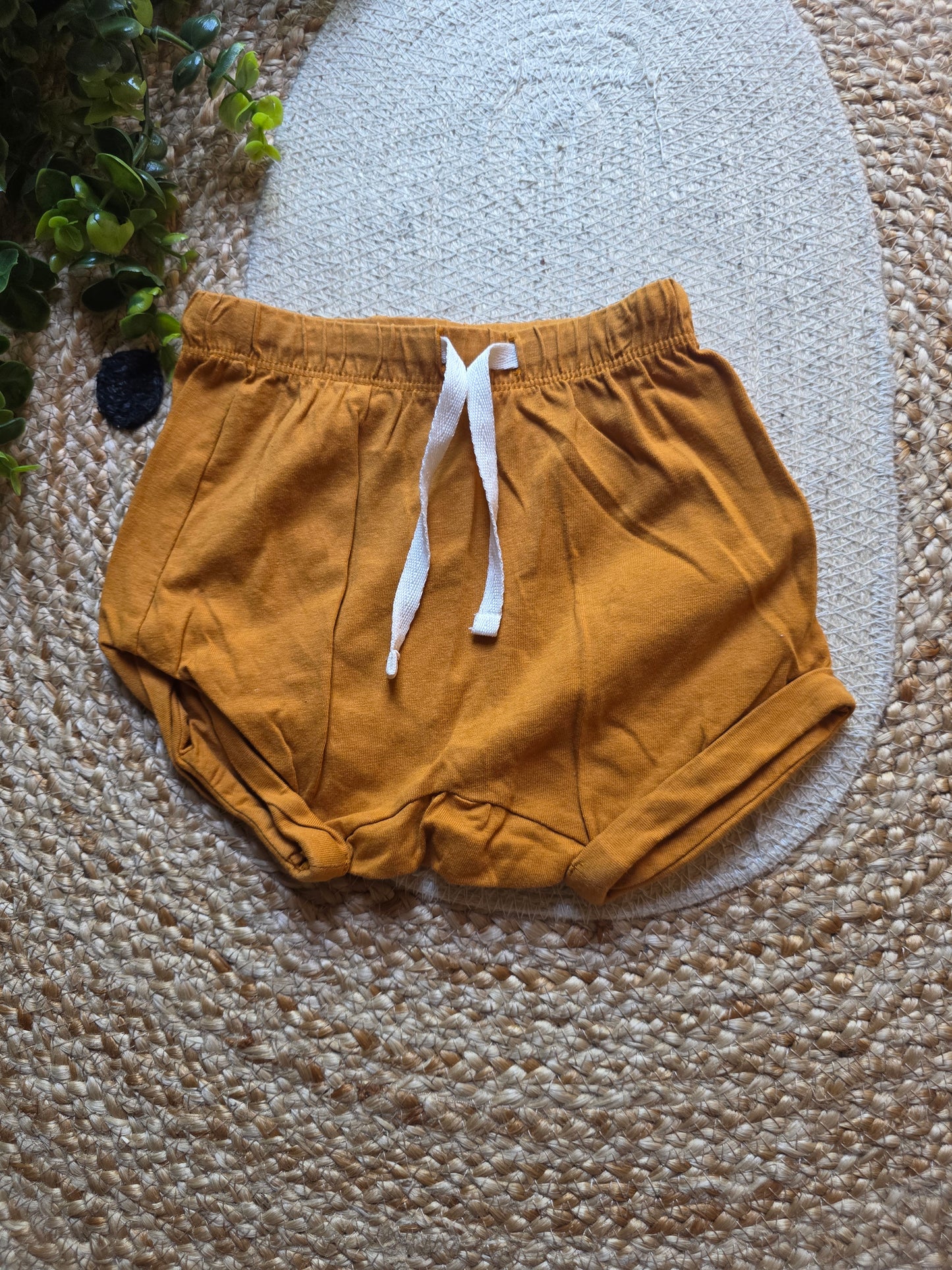 Hema korte broek maat 68 -K216