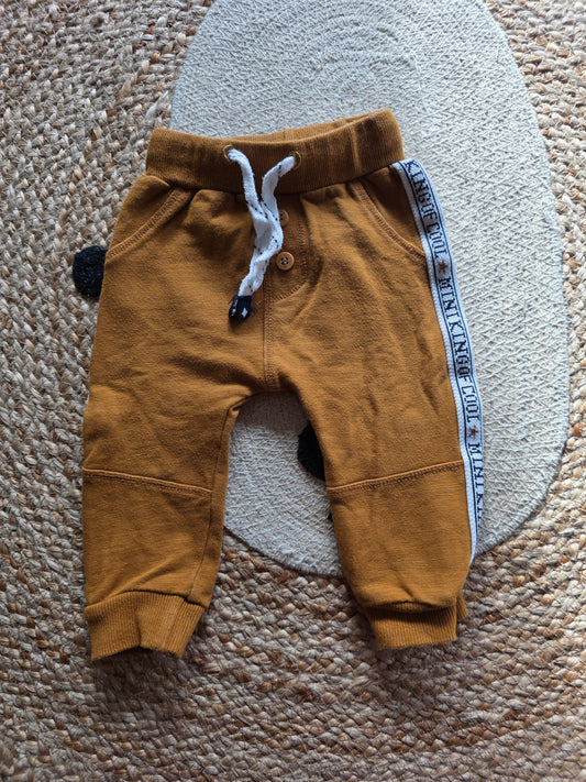 Feetje broek maat 68