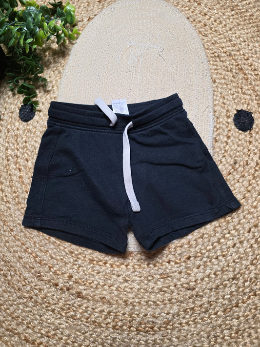 Hema korte broek maat 80