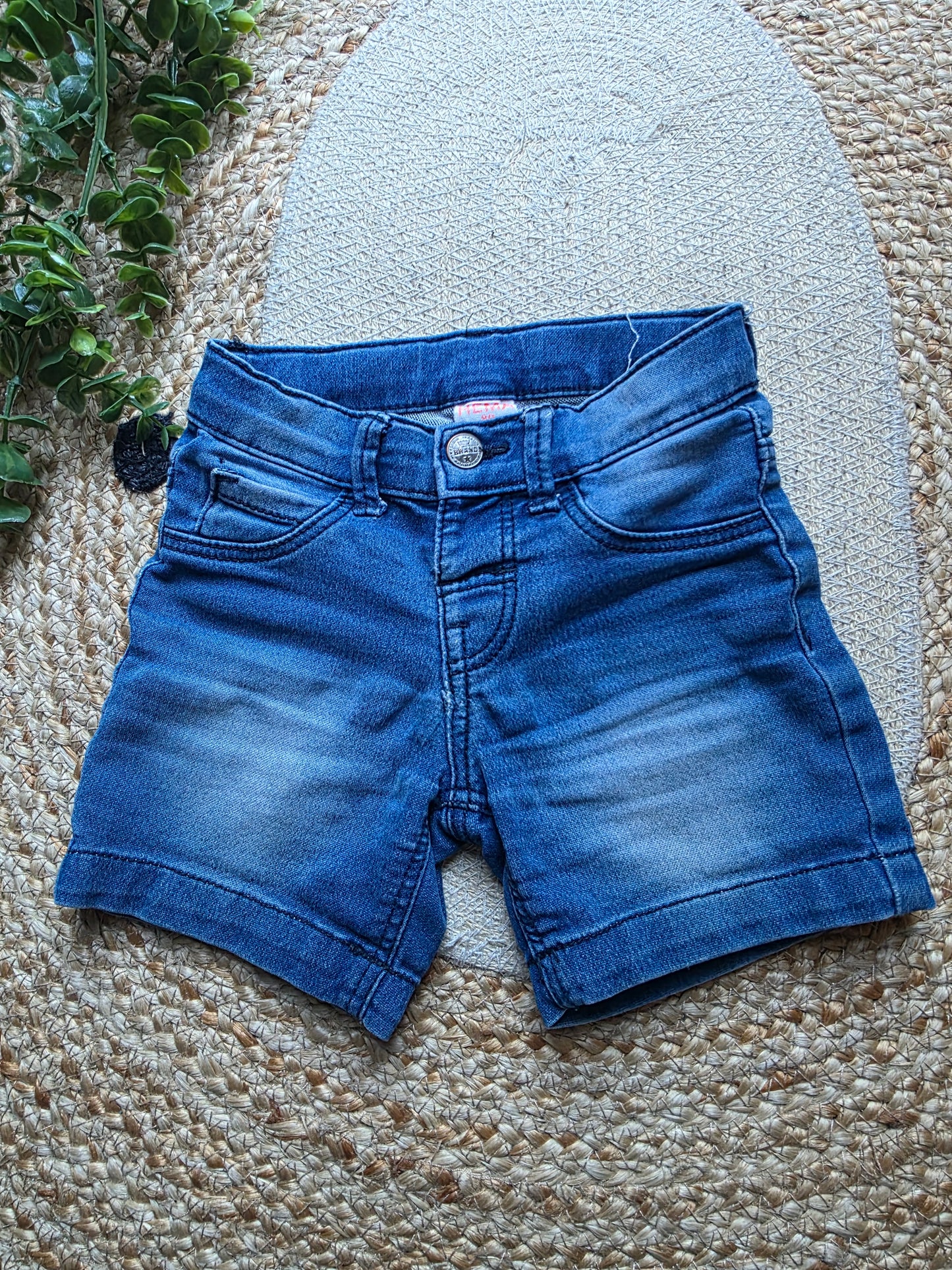 Hema korte broek maat 80