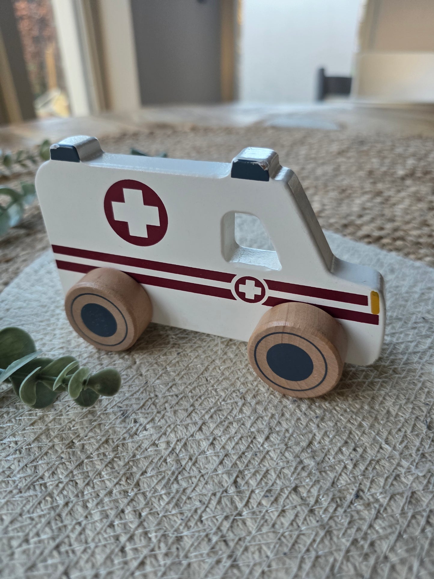 Little dutch houten ambulanceauto