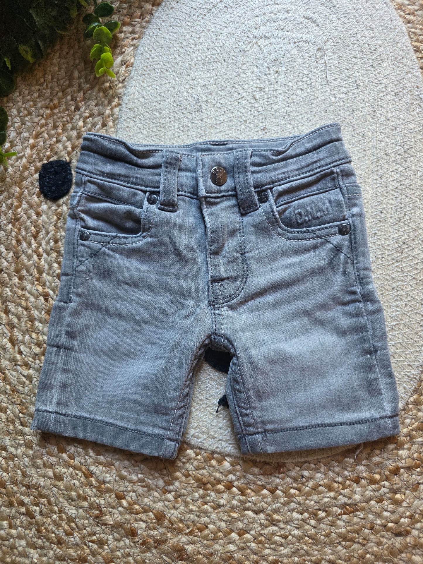 Baby blue korte broek maat 68 -K216
