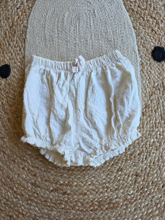 Hema korte broek maat 86